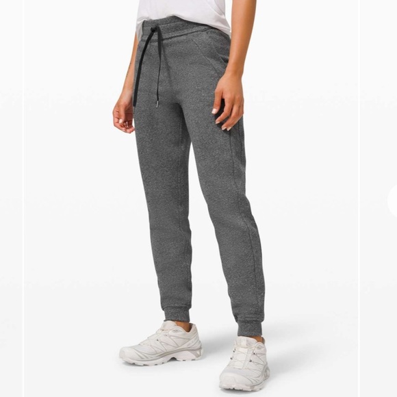 Lululemon Scuba Jogger Heathered Speckled Black Size 4 - Picture 1 of 12